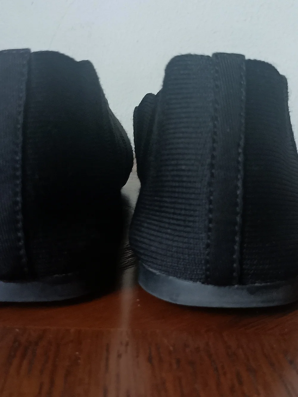 Skechers Cleo Honeycomb Scalloped Flats - Black - Size [7] - Picture 3 of 5